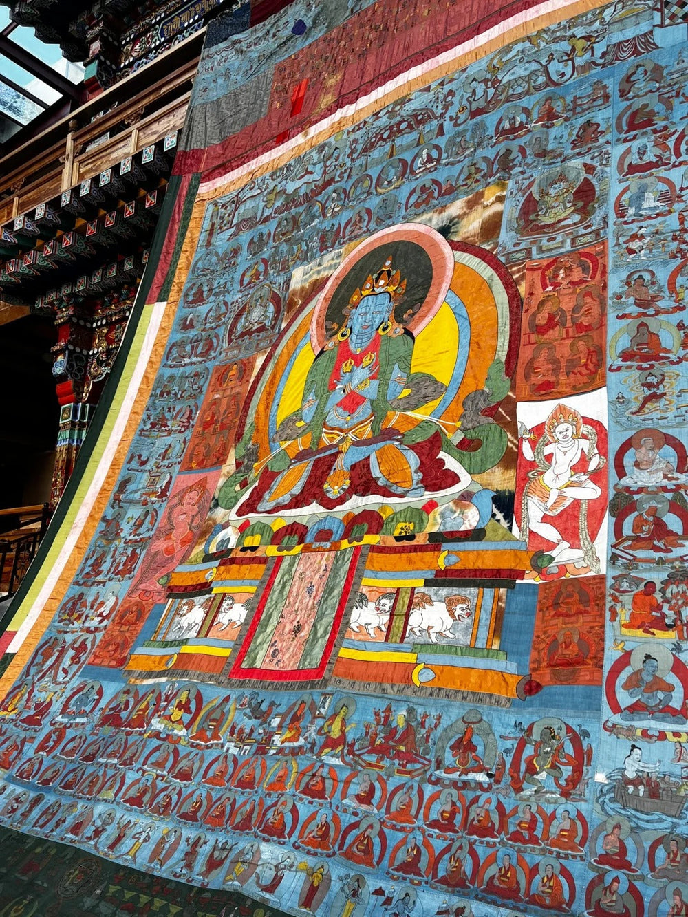 The Flowing Sutra: More Than a Religious Symbol, the Millennium Wisdom Hidden in Fabric